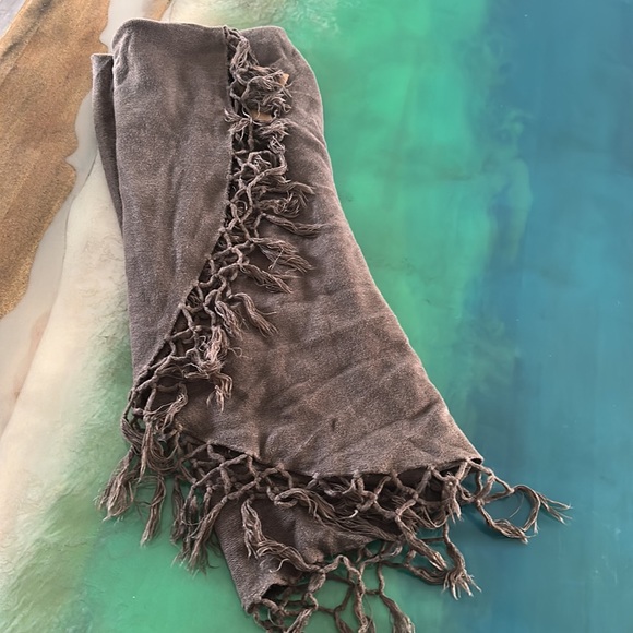 LOOK Shawl, two arm holes, wrap around - Picture 8 of 9